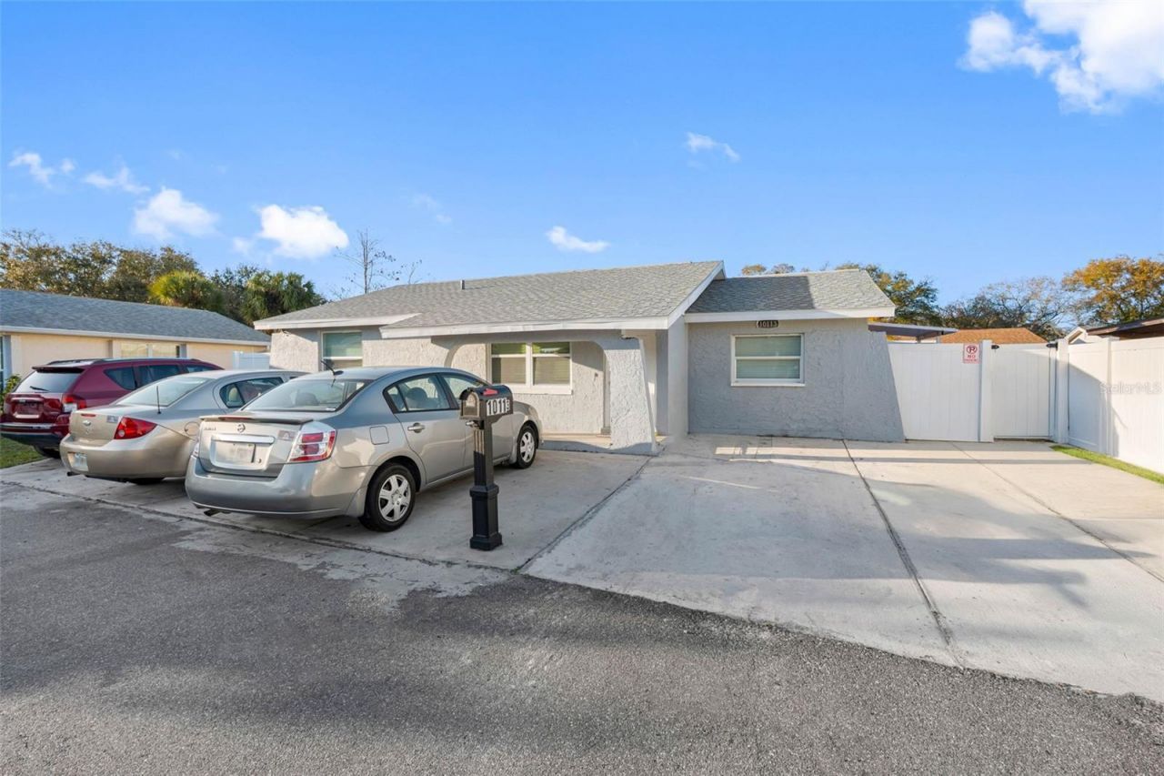 10113 Royal Acres Court, Tampa, FL 33615 Photo