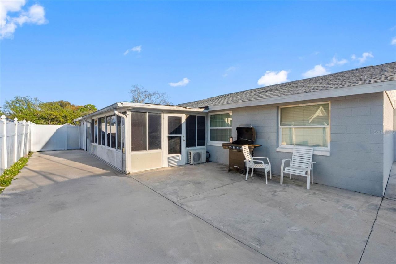 10113 Royal Acres Court, Tampa, FL 33615 Photo