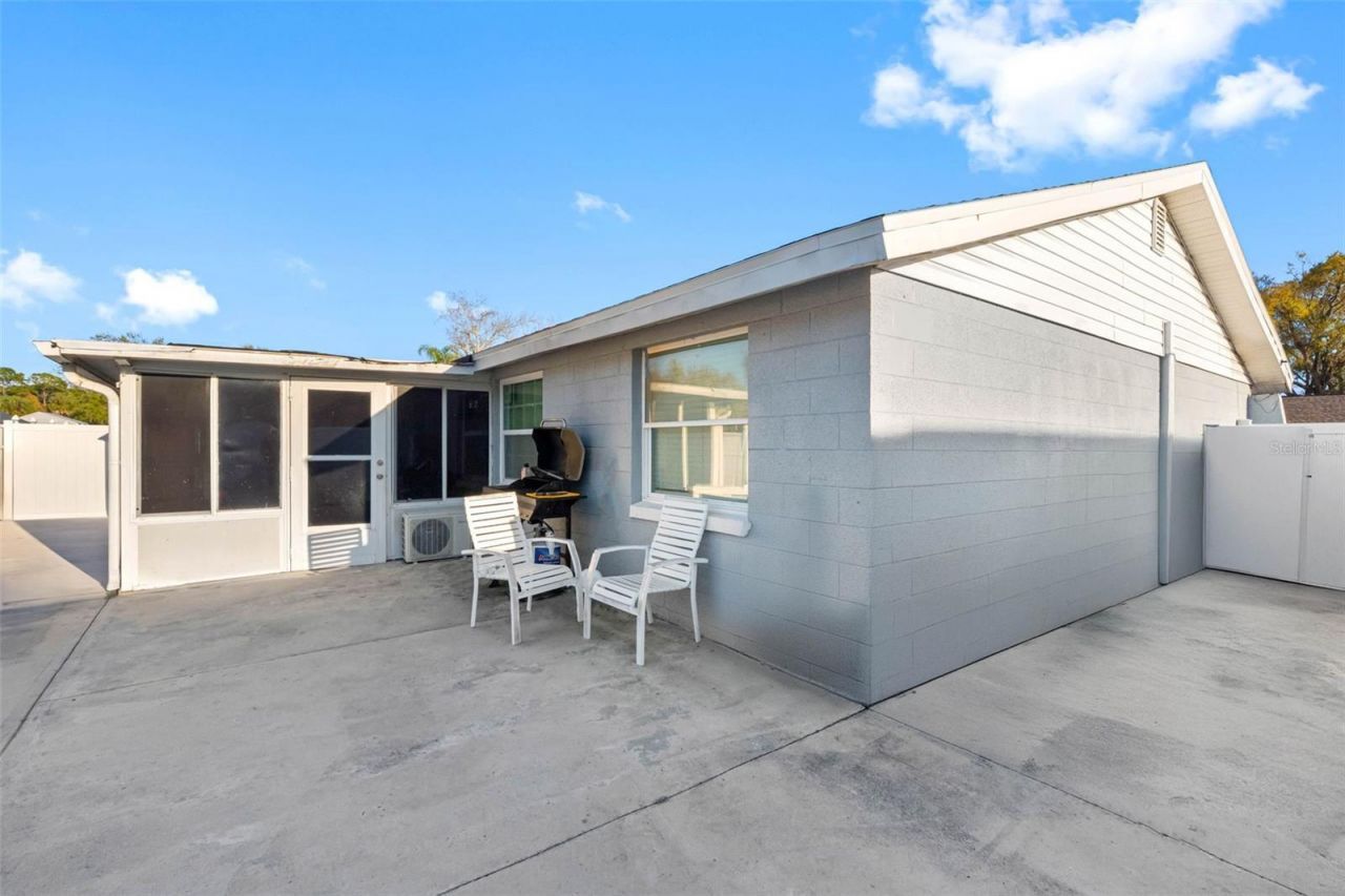 10113 Royal Acres Court, Tampa, FL 33615 Photo