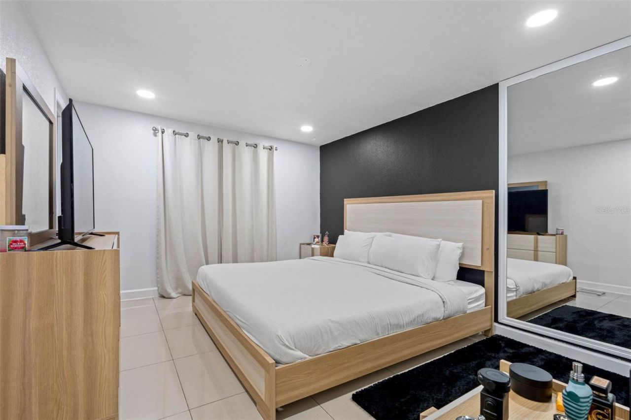 10113 Royal Acres Court, Tampa, FL 33615 Photo