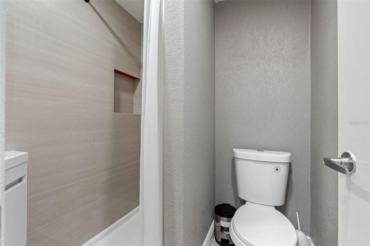 10113 Royal Acres Court, Tampa, FL 33615 Photo