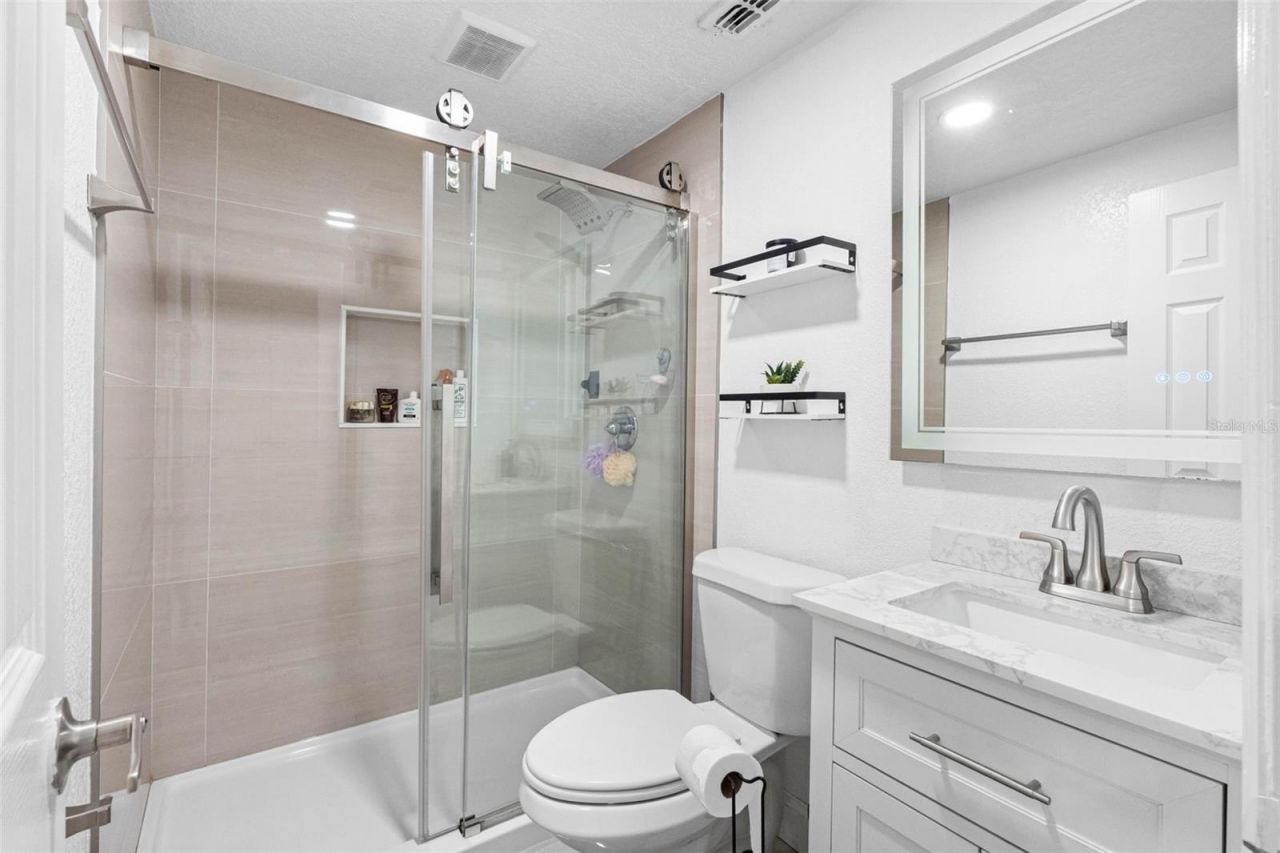 10113 Royal Acres Court, Tampa, FL 33615 Photo