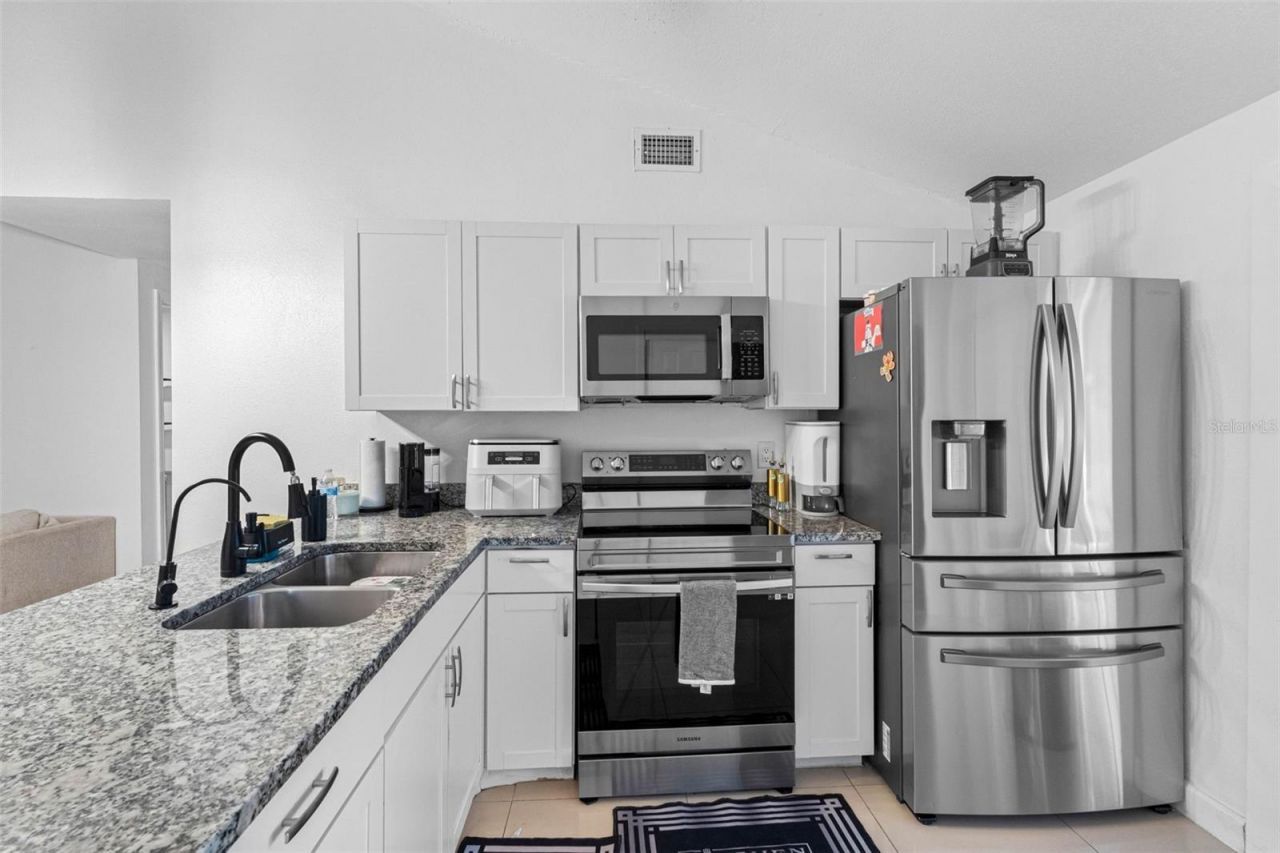 10113 Royal Acres Court, Tampa, FL 33615 Photo