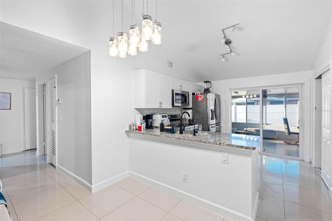 10113 Royal Acres Court, Tampa, FL 33615 Photo