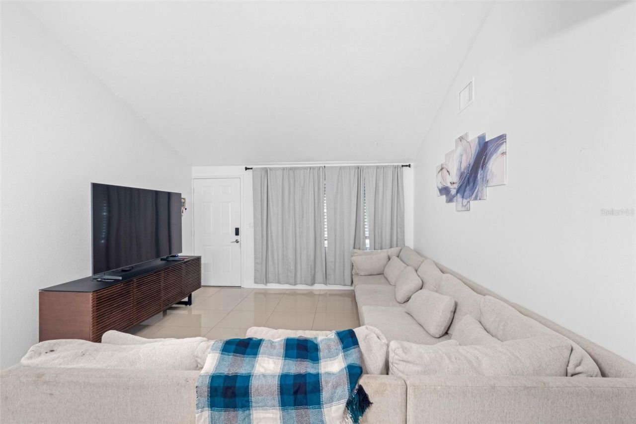 10113 Royal Acres Court, Tampa, FL 33615 Photo