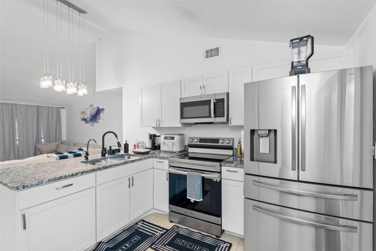 10113 Royal Acres Court, Tampa, FL 33615 Photo