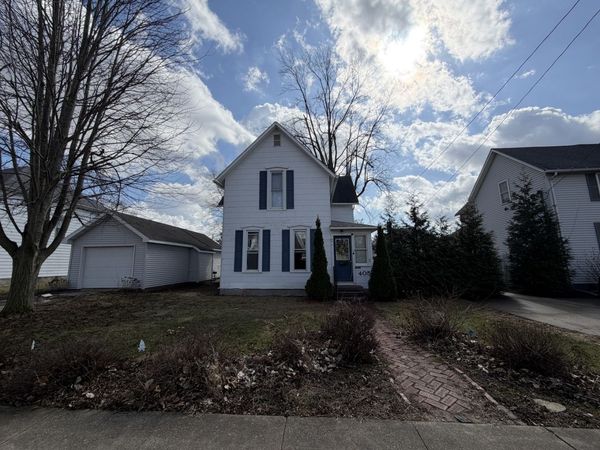 405 E Seminary Avenue , Hoopeston, IL 60942