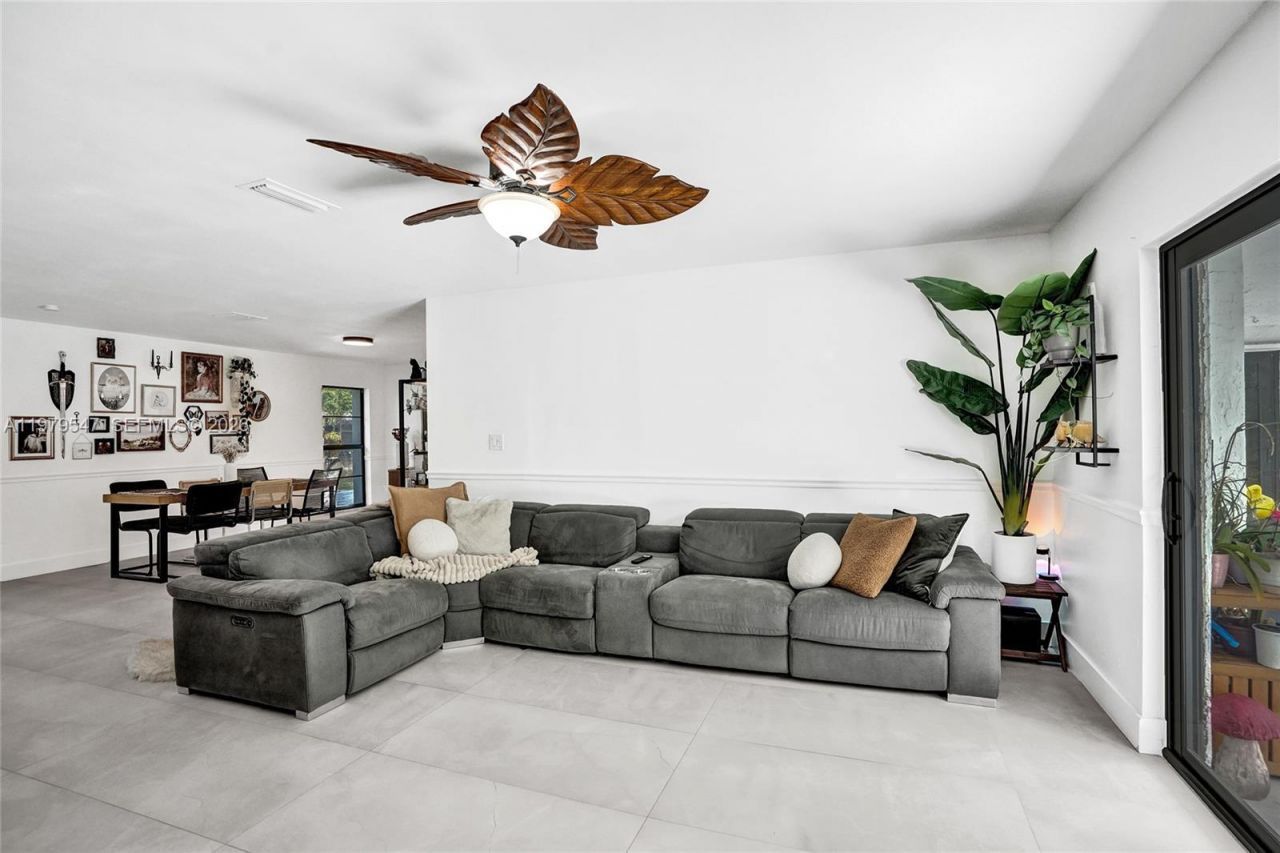 1451 NW 81st Ave, Coral Springs, FL 33071 Photo