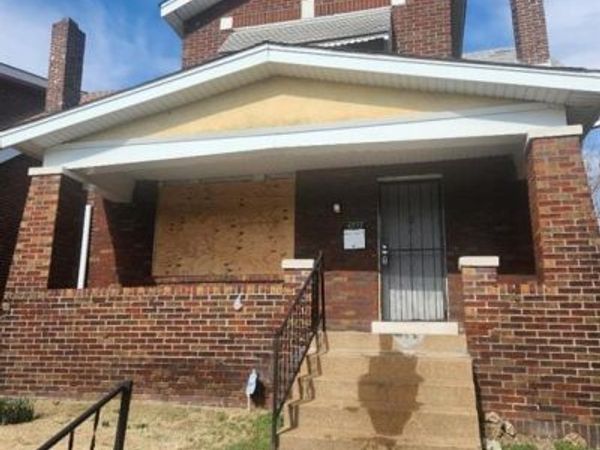 4853 Lee Avenue, St Louis, MO 63115