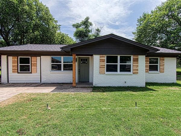 551 E Burks Street, Pilot Point, TX 76258