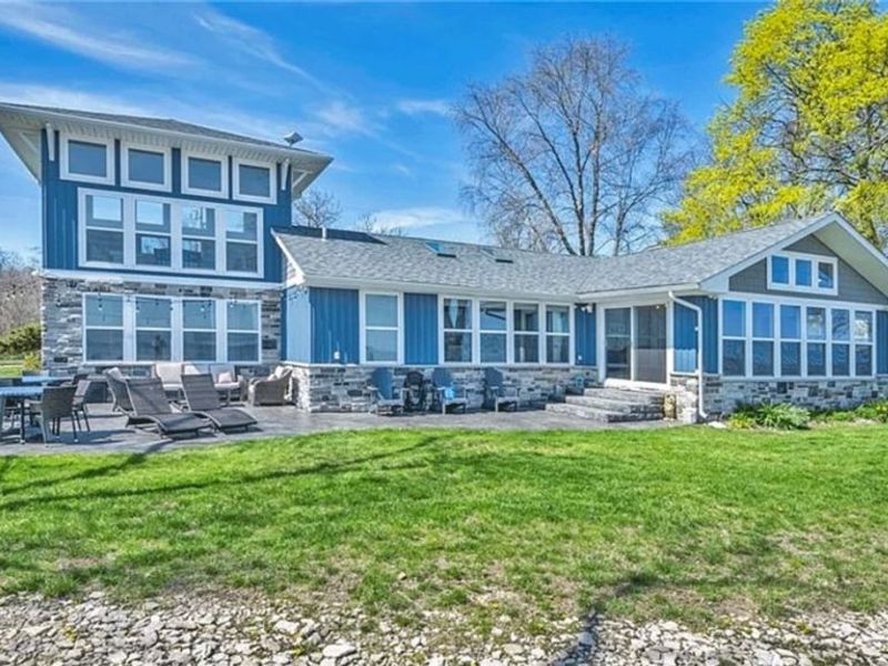 104 E Point Drive, Kelleys Island, OH 43438 Photo 2