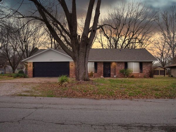 2202 G St SW , Miami, OK 74354