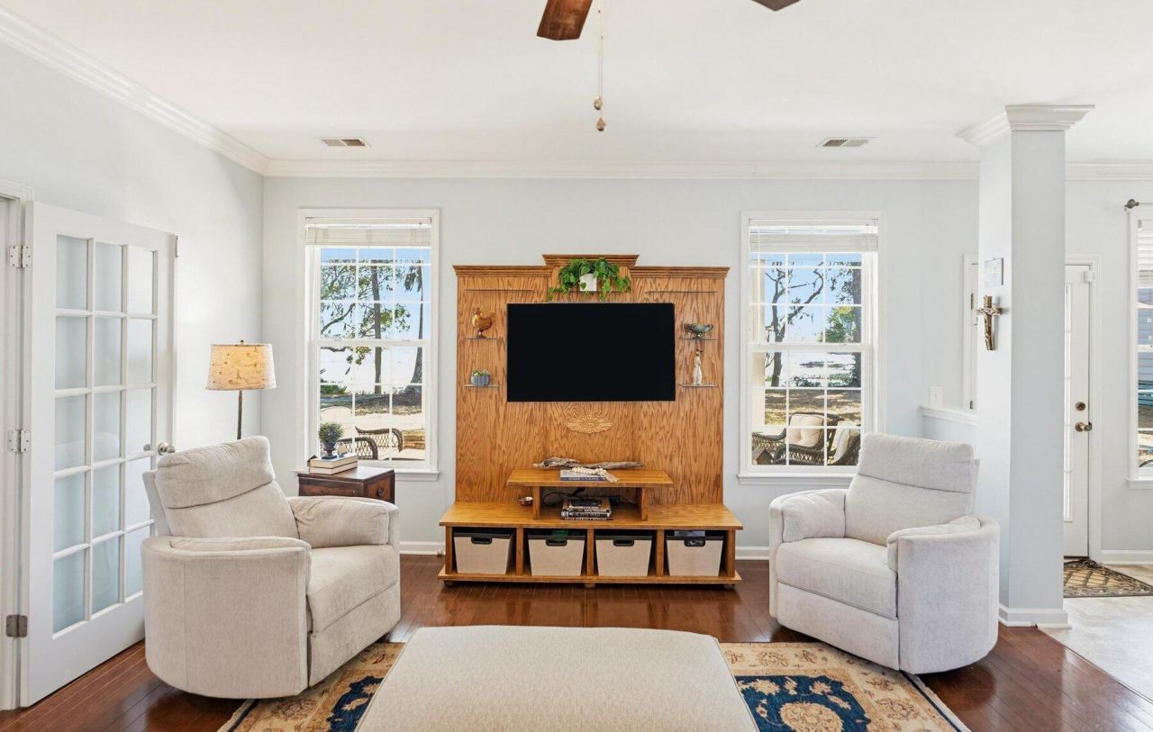 17 White Pond Boulevard Photo 16