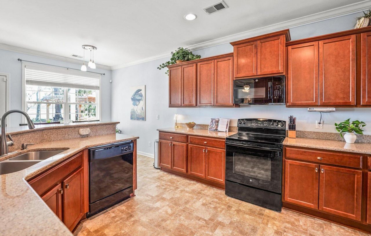 17 White Pond Boulevard Photo 28