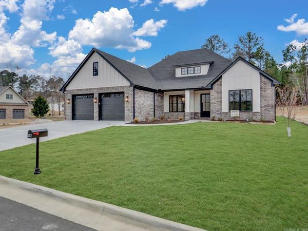 217 Gardens Gate Circle, Hot Springs, AR 71913