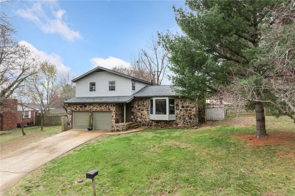 35 Hawthorne Drive, Harrison, AR 72601 Main Photo