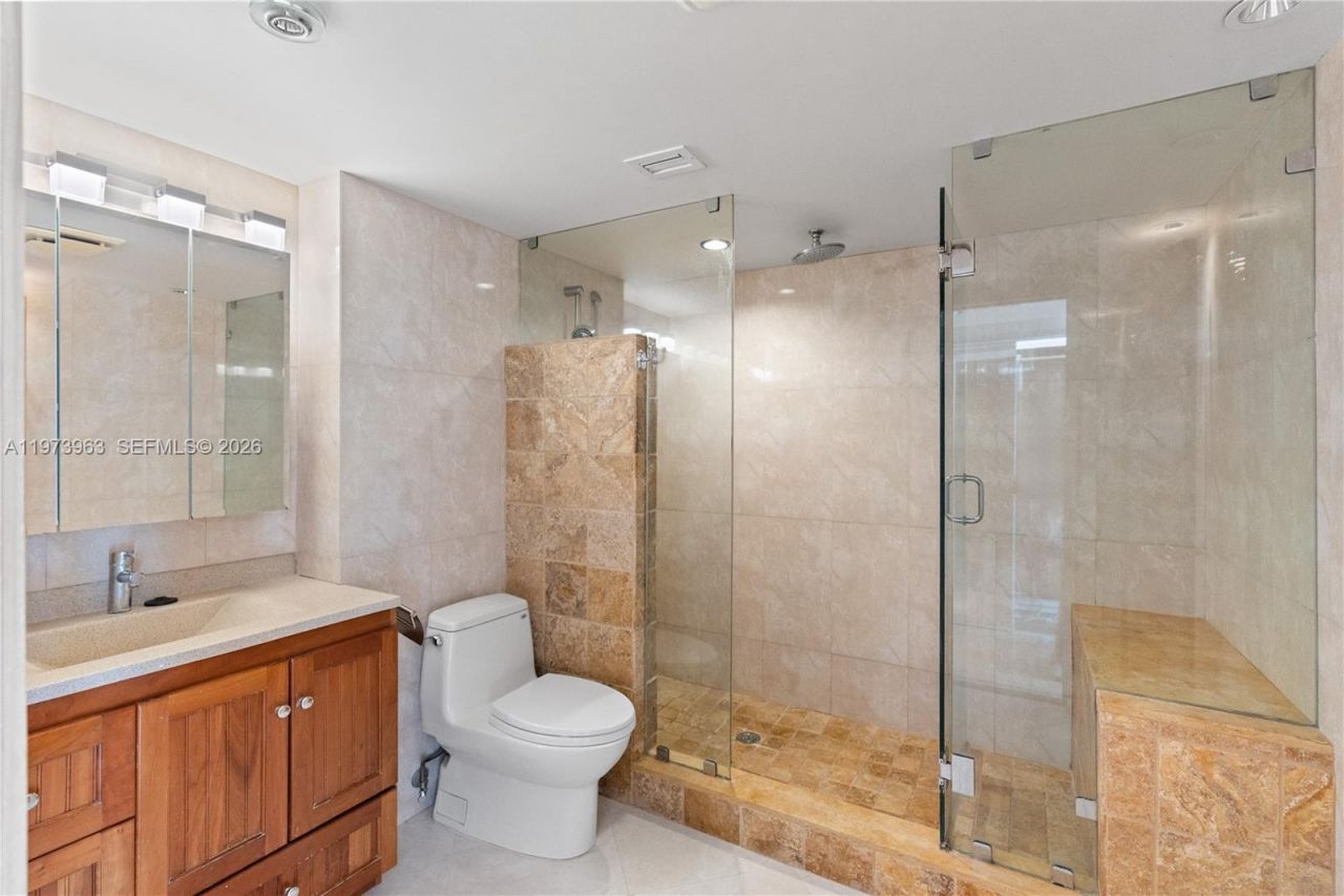3675 N Country Club Dr, Unit 1803, Aventura, FL 33180 Photo