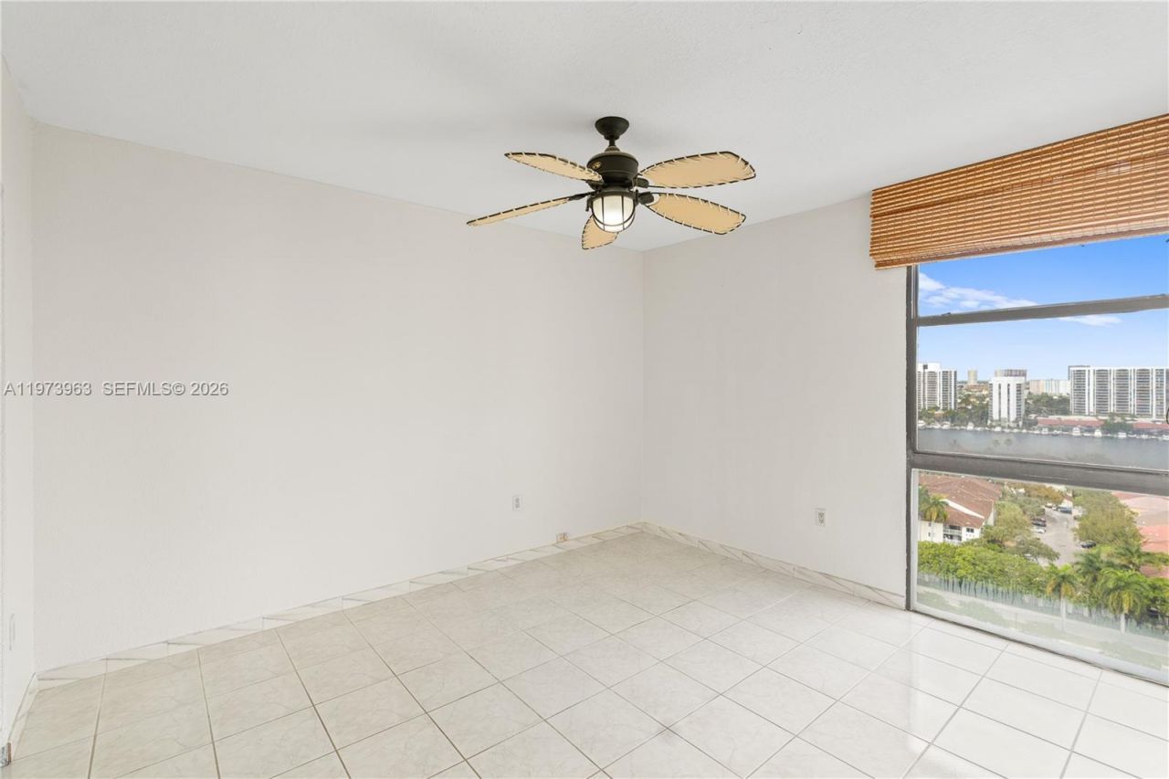 3675 N Country Club Dr, Unit 1803, Aventura, FL 33180 Photo