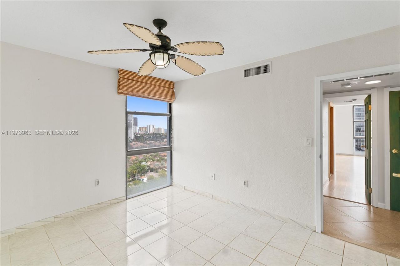 3675 N Country Club Dr, Unit 1803, Aventura, FL 33180 Photo