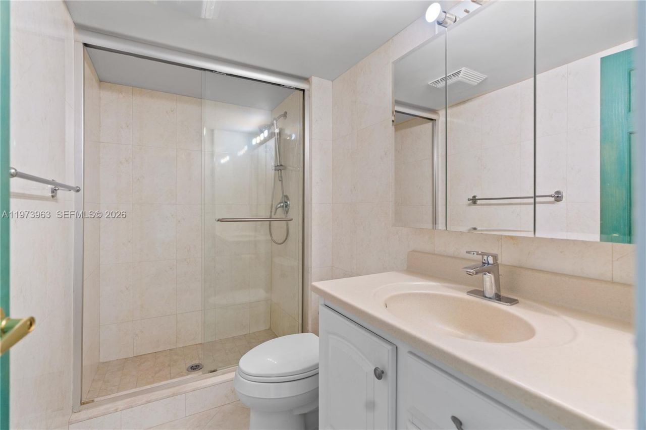 3675 N Country Club Dr, Unit 1803, Aventura, FL 33180 Photo