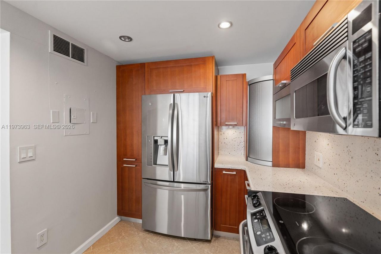 3675 N Country Club Dr, Unit 1803, Aventura, FL 33180 Photo