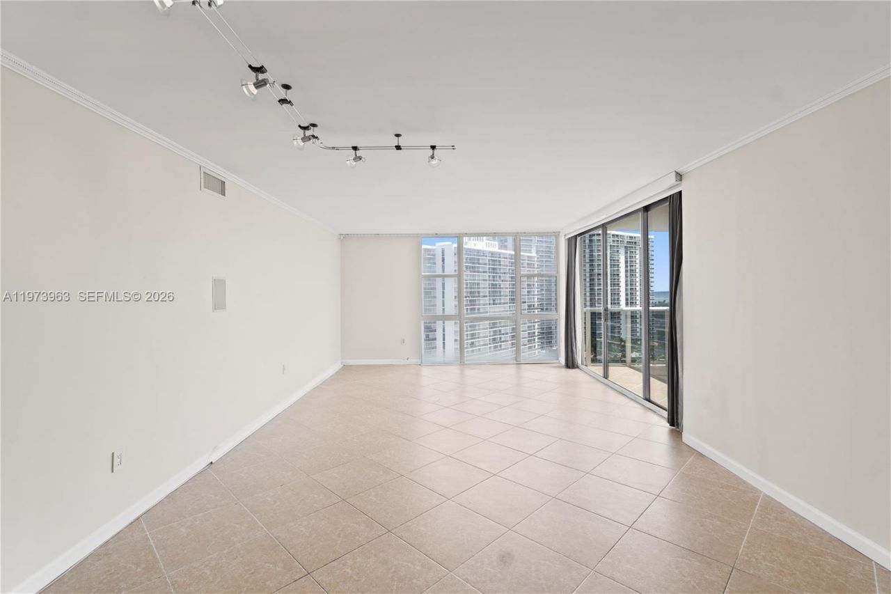 3675 N Country Club Dr, Unit 1803, Aventura, FL 33180 Photo