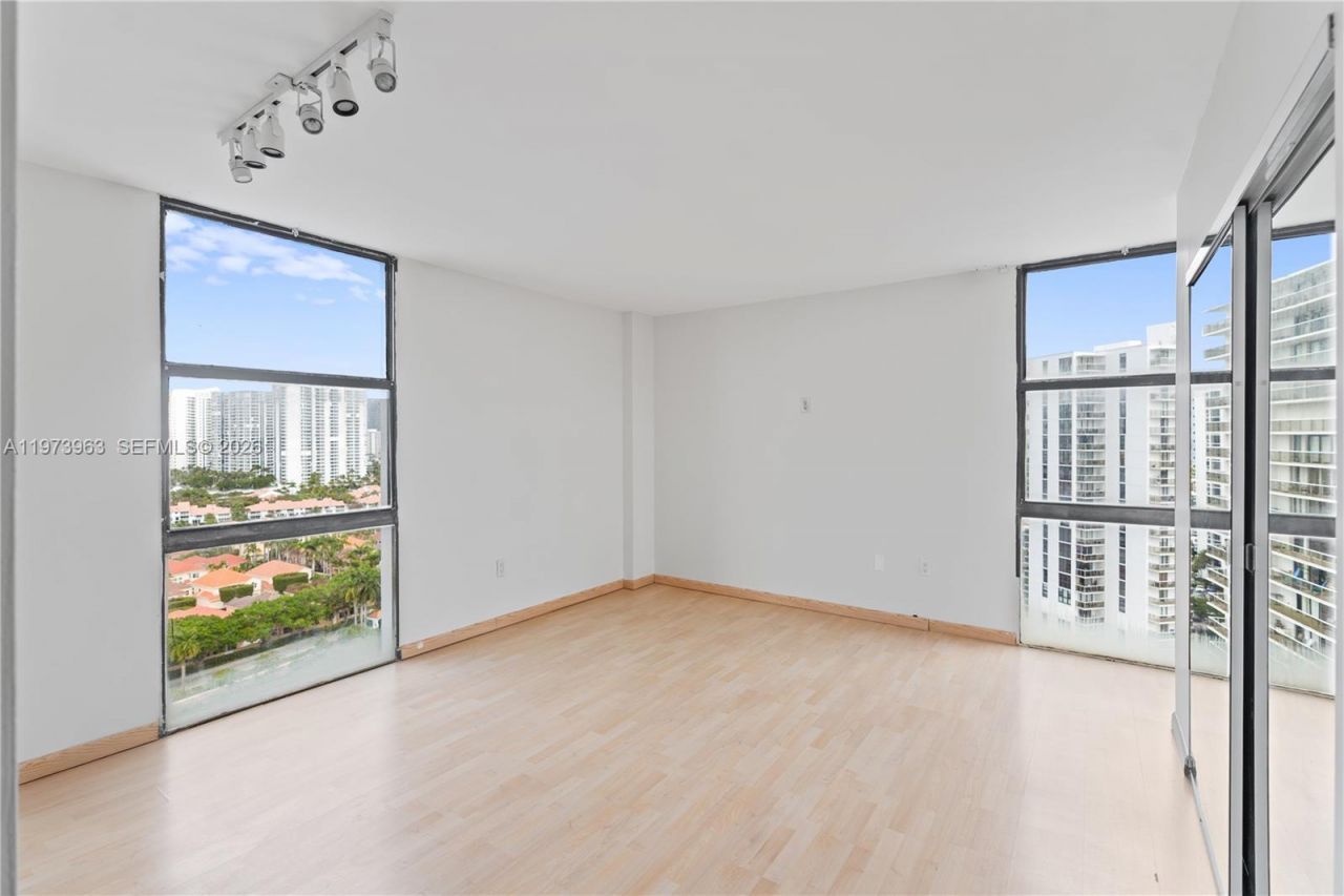 3675 N Country Club Dr, Unit 1803, Aventura, FL 33180 Photo