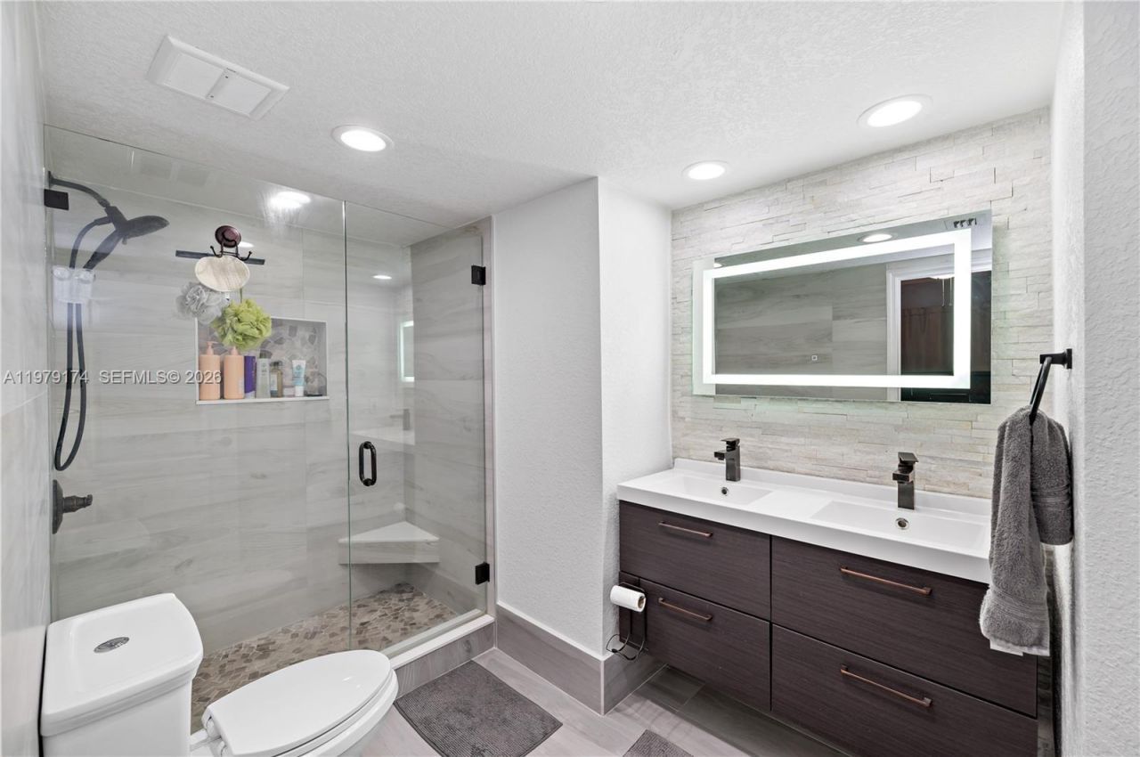 9046 NW 121st Ter , Unit 90, Hialeah Gardens, FL 33018 Photo