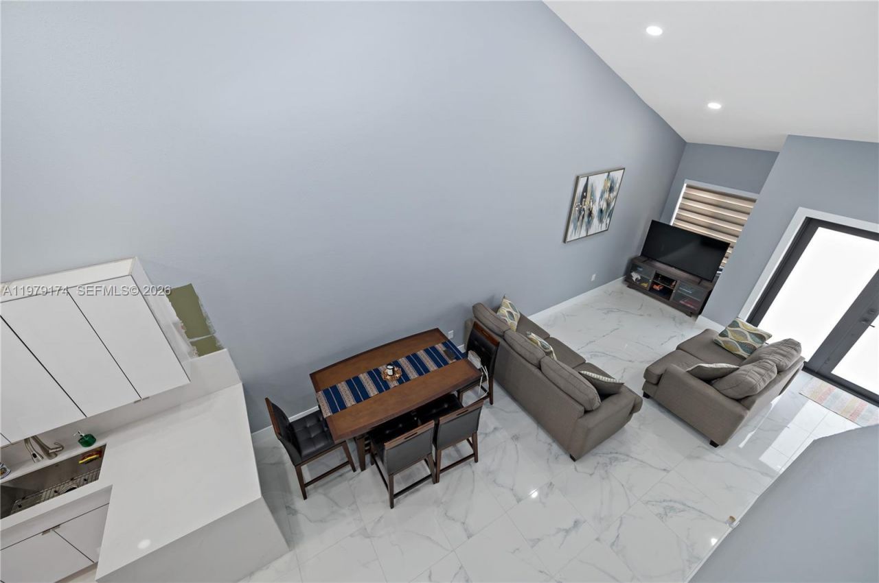 9046 NW 121st Ter , Unit 90, Hialeah Gardens, FL 33018 Photo