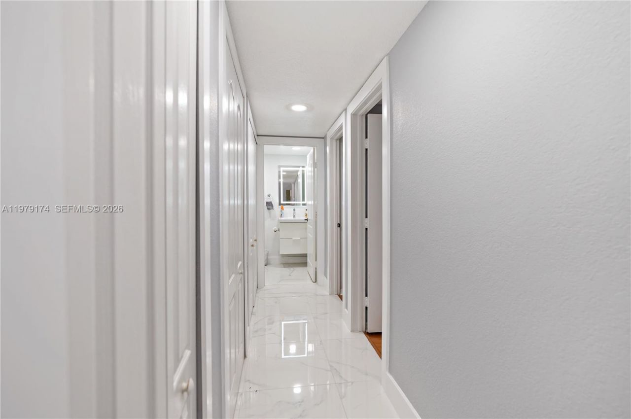 9046 NW 121st Ter , Unit 90, Hialeah Gardens, FL 33018 Photo