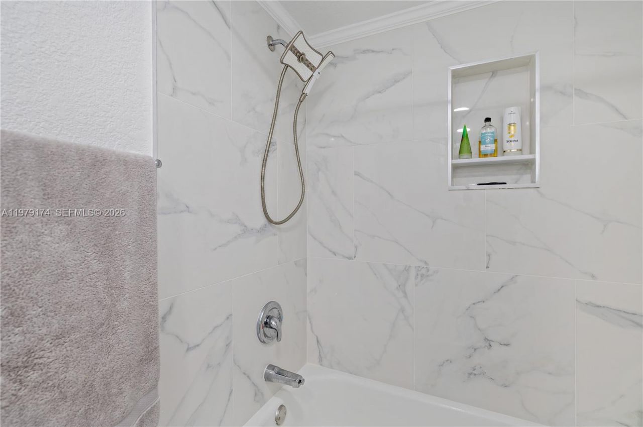 9046 NW 121st Ter , Unit 90, Hialeah Gardens, FL 33018 Photo