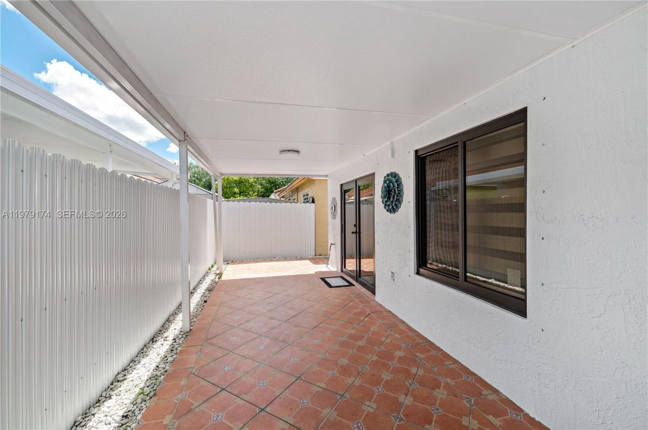 9046 NW 121st Ter , Unit 90, Hialeah Gardens, FL 33018 Photo