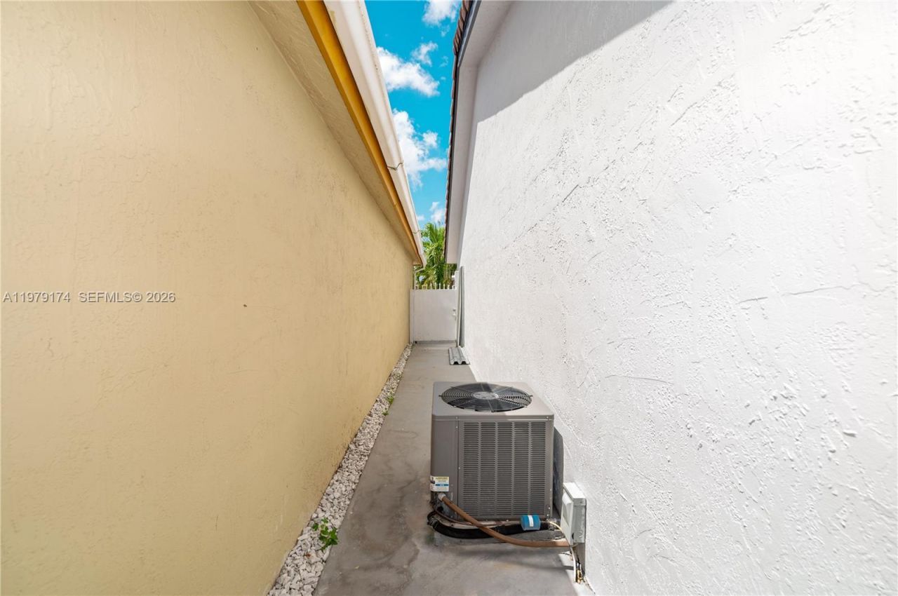9046 NW 121st Ter , Unit 90, Hialeah Gardens, FL 33018 Photo