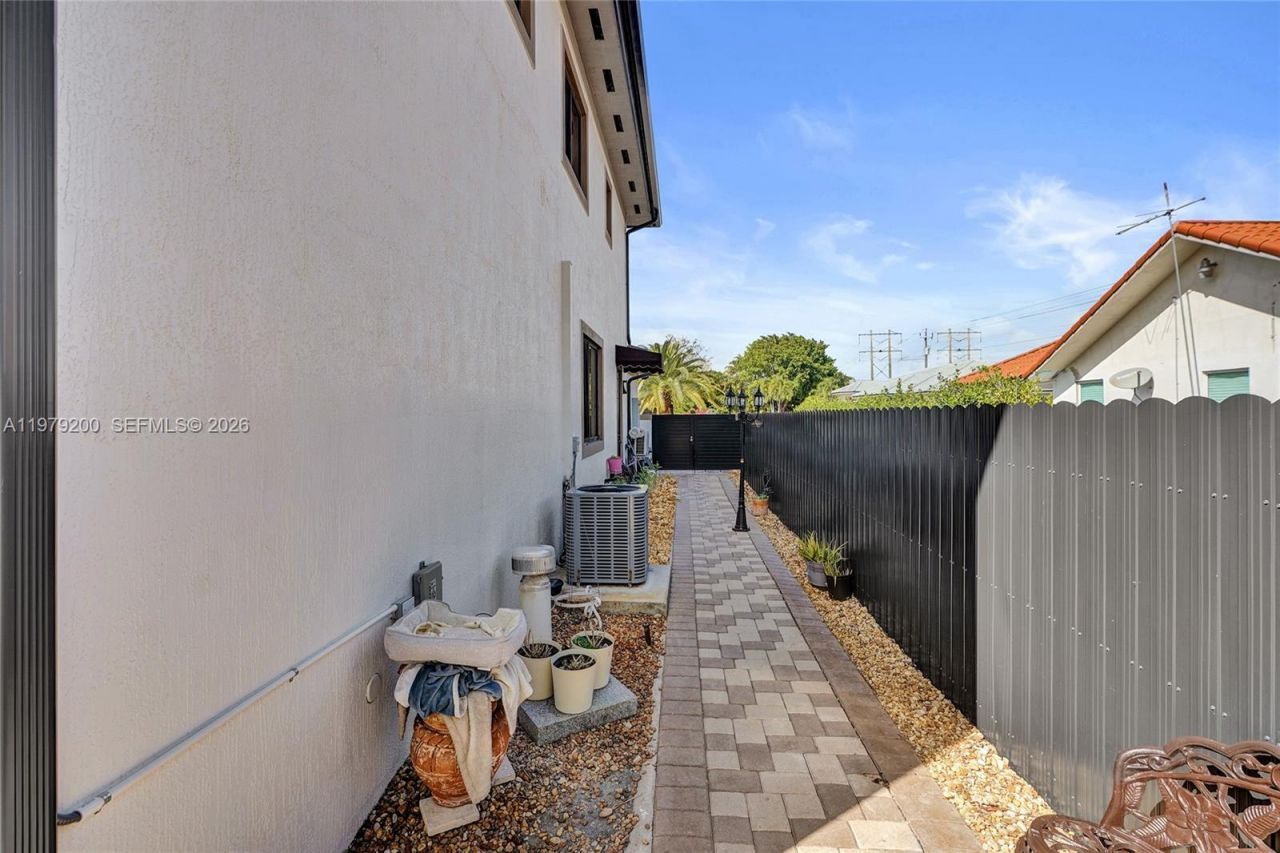 13676 SW 33rd Ter, Miami, FL 33175 Photo