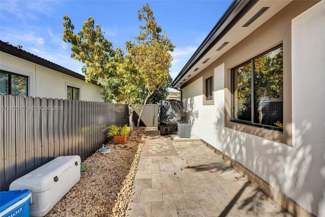 13676 SW 33rd Ter, Miami, FL 33175 Photo