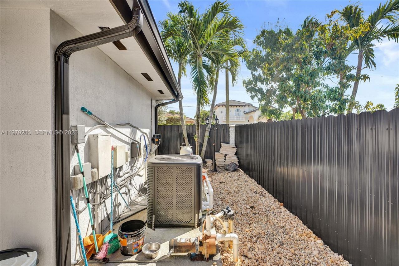 13676 SW 33rd Ter, Miami, FL 33175 Photo