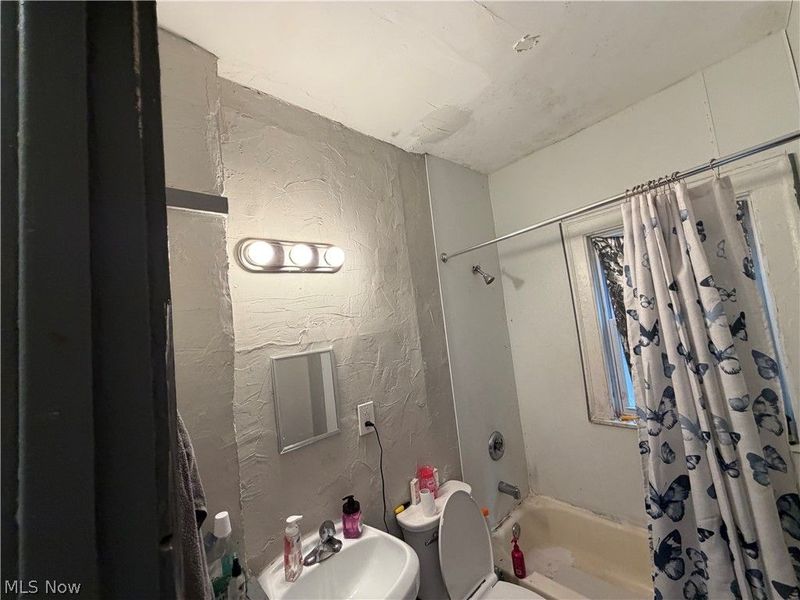 7944 Lorain Avenue, Cleveland, OH 44102 Photo 23