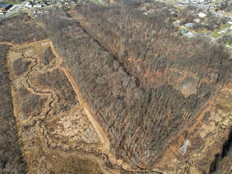 6261 Elyria Avenue, Elyria, OH 44035 Photo 4