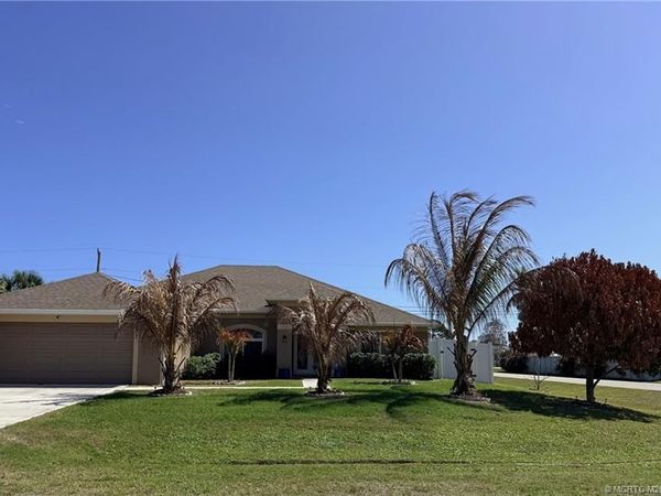 2802 SE Buccaneer Circle, Port St Lucie, FL 34952