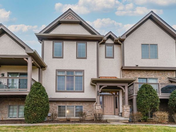 285 Regency Court Unit B Court, Wauconda, IL 60084