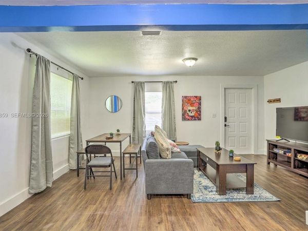 1920 NW 47th St , Miami, FL 33142