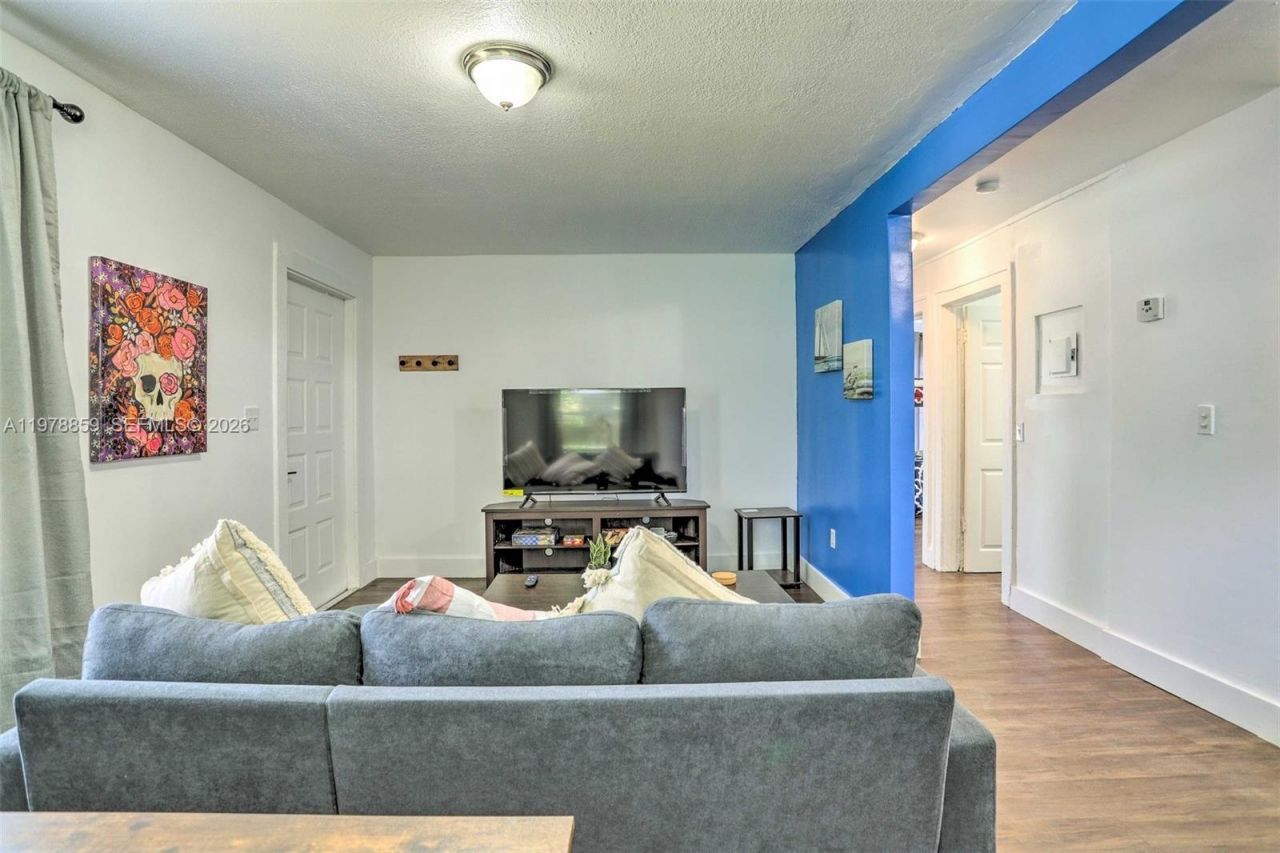 1920 NW 47th St , Miami, FL 33142 Photo