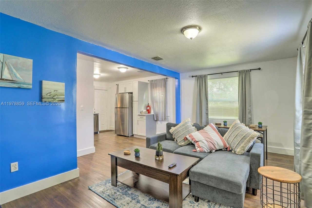 1920 NW 47th St , Miami, FL 33142 Photo