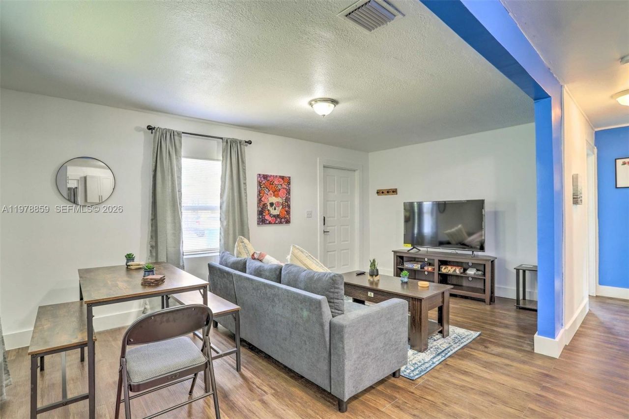 1920 NW 47th St , Miami, FL 33142 Photo