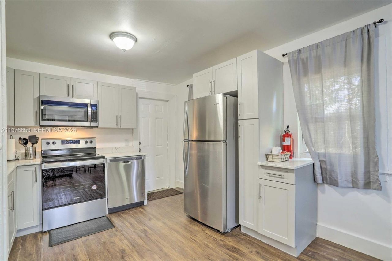 1920 NW 47th St , Miami, FL 33142 Photo