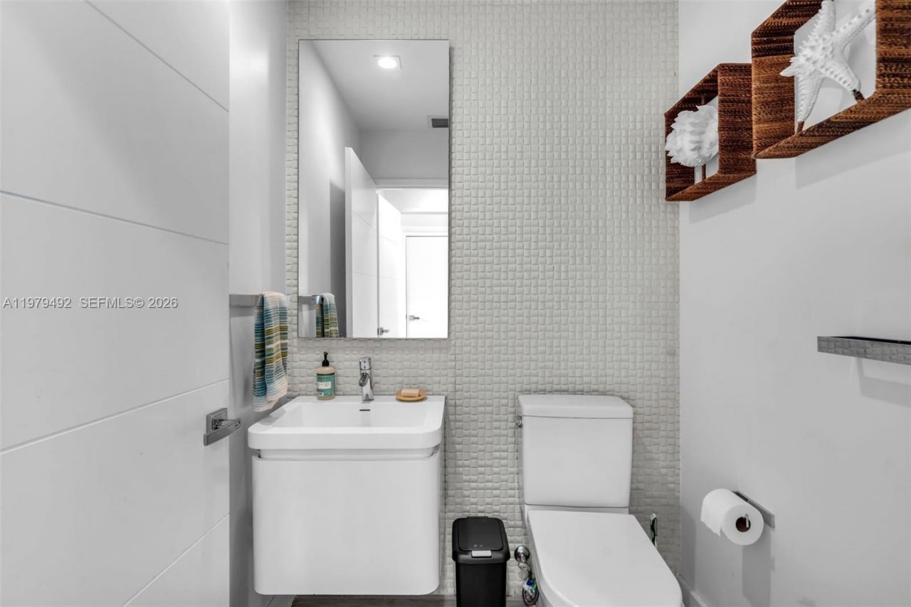 707 W 54th St , Miami Beach, FL 33140 Photo