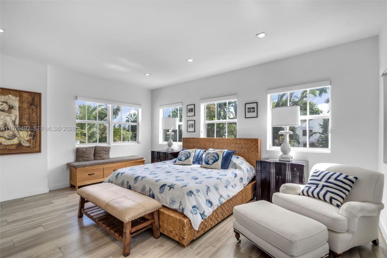 707 W 54th St , Miami Beach, FL 33140 Photo