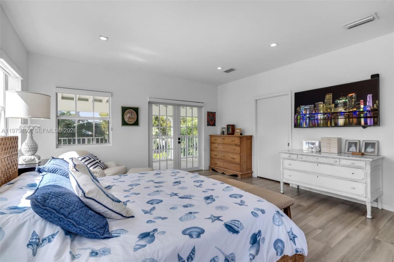 707 W 54th St , Miami Beach, FL 33140 Photo