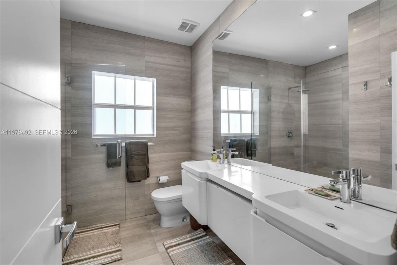 707 W 54th St , Miami Beach, FL 33140 Photo