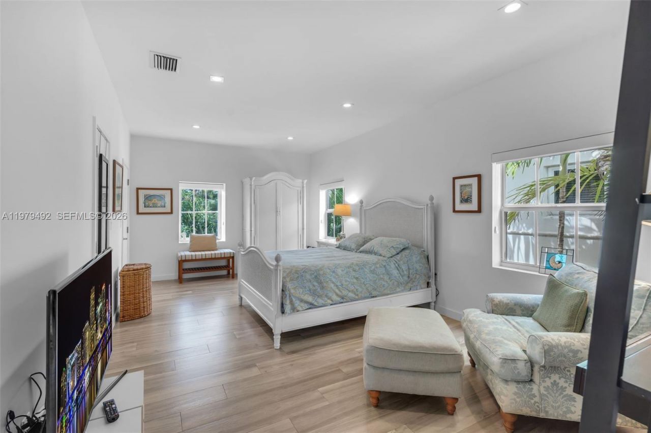 707 W 54th St , Miami Beach, FL 33140 Photo